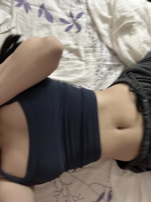 tummyposting https://t.co/ahZcAfmuBi