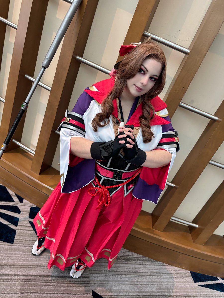 Hooded_woman's tweet image. Another @FFVII_EC_EN costume in the books! This one was the Kamura Dress from the Monster Hunter collaboration! It was a lot of work but I’m so happy I got to wear and compete in this alongside Indra at #holmat 
#FF7EC #MonsterHunter #cosplay #aerith
