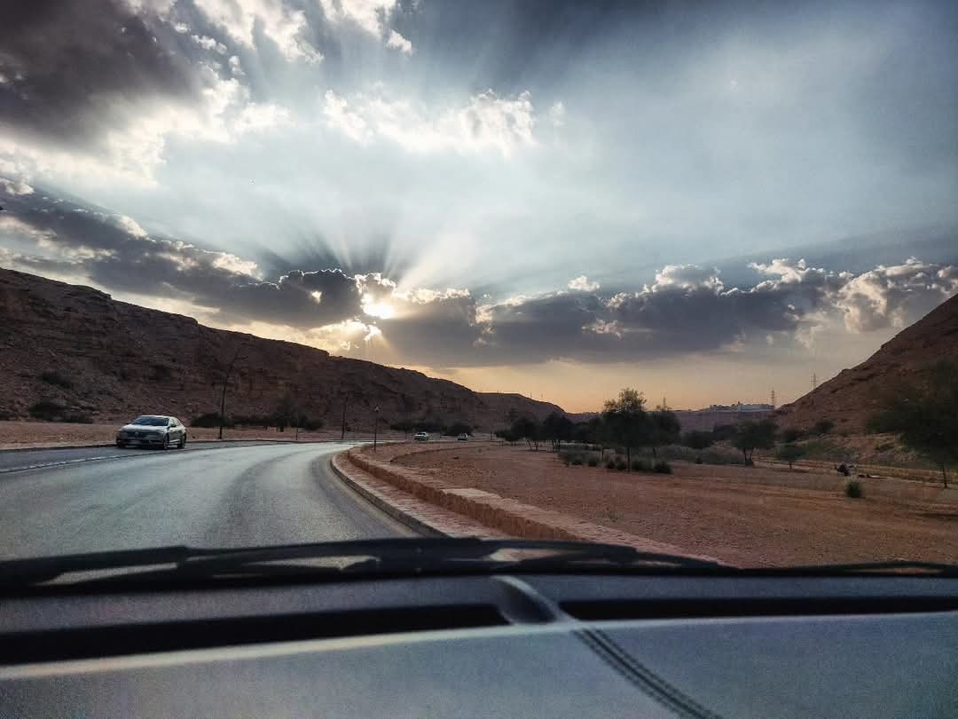 mohamedfasa's tweet photo. The Caterpillar Thinks That It's The End Of The World.
 The Butterfly K nows That It's Just A New Beginning 
#Thedrive #sunset #riyadh #fasaclick #friends #family #cars #GG #travel #adventure https://t.co/2Ic9HSCie7
