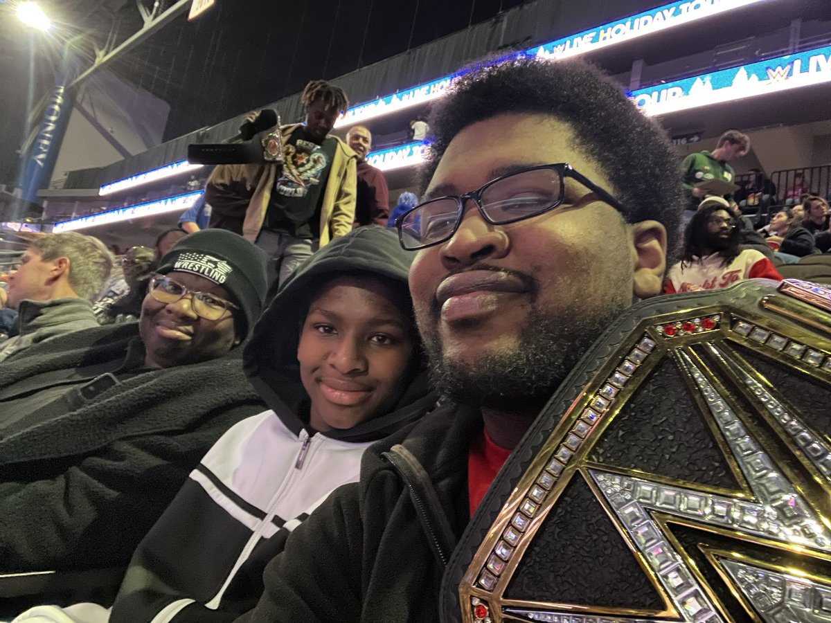 _AmbitiousJon's tweet photo. #WWEJacksonville the champ is here https://t.co/rgfakdngb2