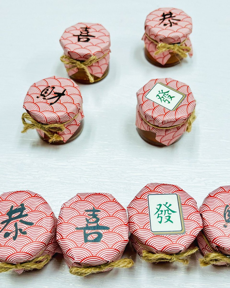 Add sweetness to your Chinese New Year celebrations with our delightful honey jars. 🐝✨

Get them here: zurl.co/bXiU 

#singaporegifts #singaporegiftshop #onlinegiftshop #giftideas #chinesenewyeargifts #cny2024 #cnycelebrations #honeyjars #HoneySpree