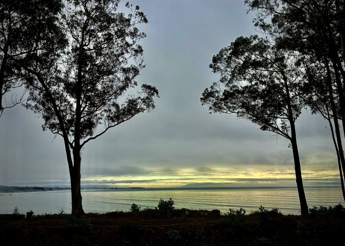 tasturm1's tweet image. #Sunsetting over the Bay, waves have calmed down but still need to be careful out there. @NativeSantaCruz  @danncianca @DustinMulvaney