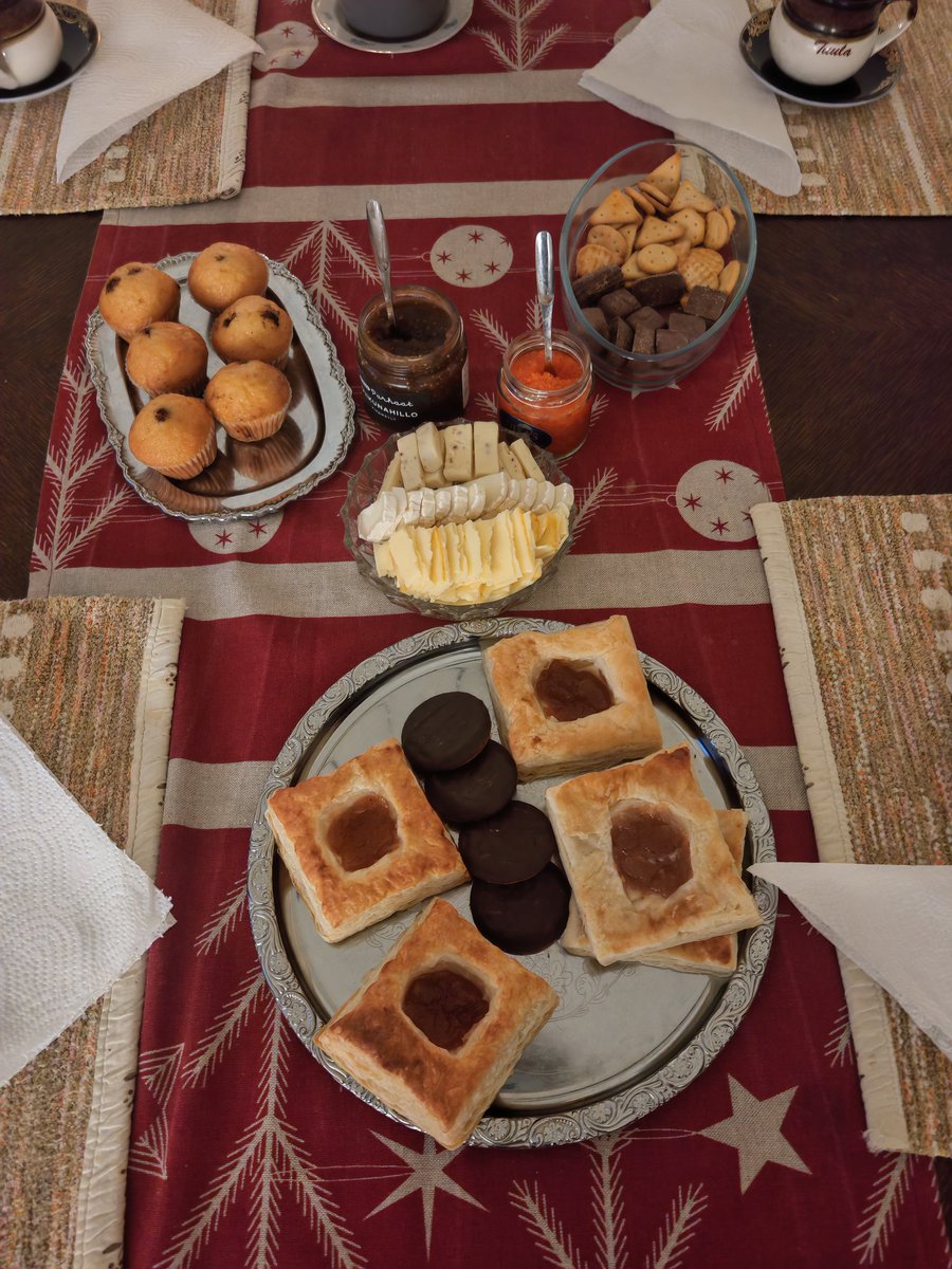 JuhaTenhonen's tweet photo. #elämänrikkausonsykkivässäsydämessä #ChristmasHoliday #grandma #tohmajärvi #keskikarjala #pohjoiskarjala #ItsGoodForPeopleToBeHere #FullCare #YouCouldGetUsedToThis #PermissionToEnjoy #together #TogetherWeAreStronger #TimeSpentTogether #HappinessIsLovedOnesNear https://t.co/IBHosxTrtM