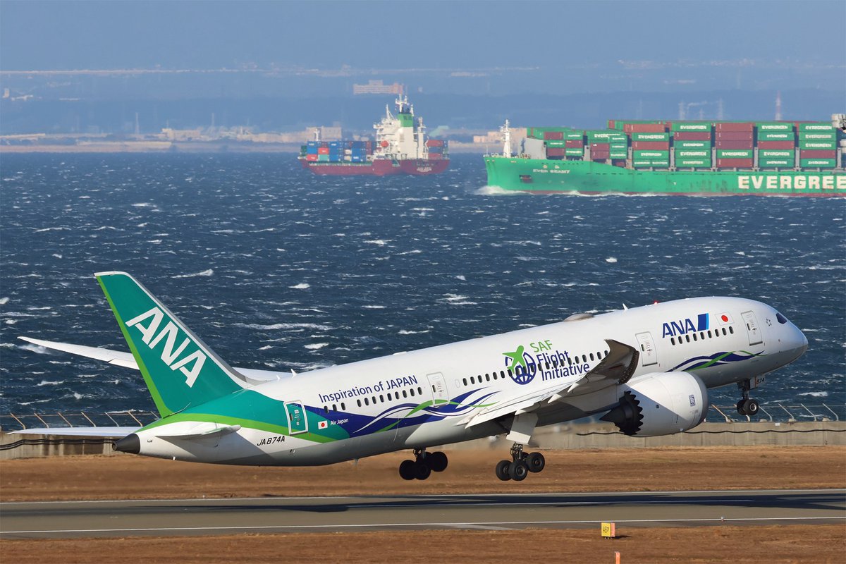 セントレアを札幌に向けて「ANA Green Jet」特別塗装機のボーイング787