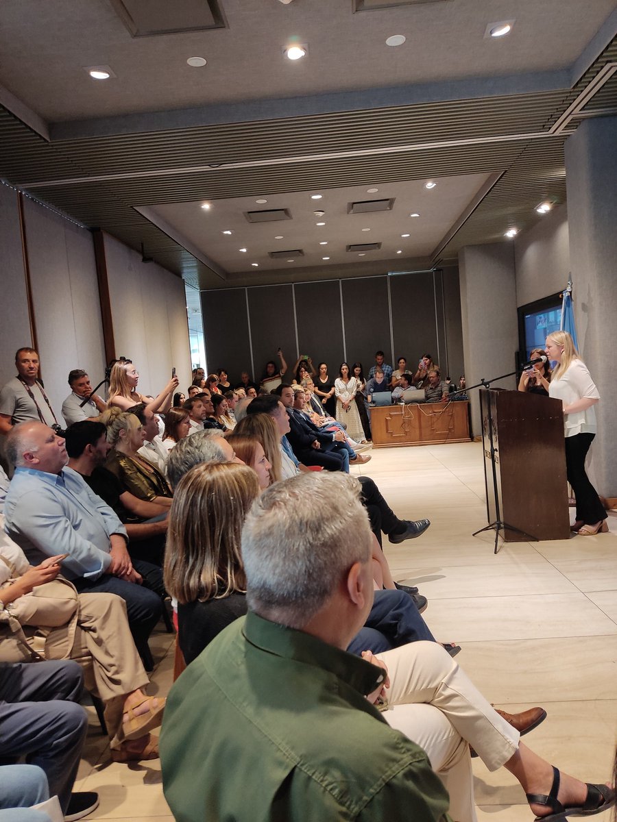 Presentación del Informe de Resultados de la Aplicación de Leyes de Salud 📊

<a href="/MinSaludMza/">Ministerio de Salud y Deportes</a>

#FlaviaManoni
#SenadoraManoni
#CámaraDeSenadores
#Legislatura
#Mendoza
#Argentina