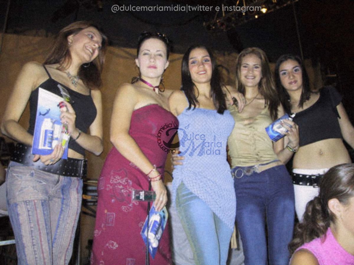 Dulce Maria e as meninas do Grupo Jeans.