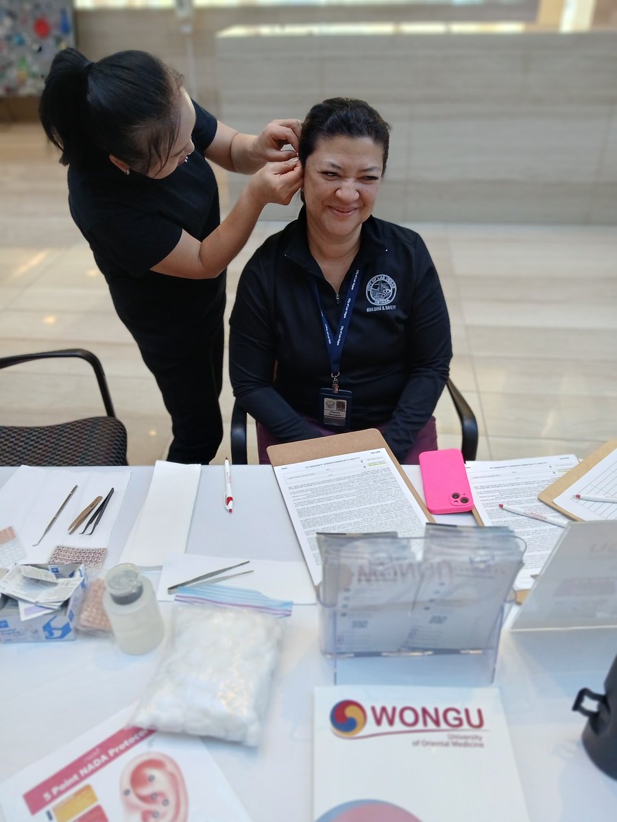 On Wednesday December 18th 2024, Wongu University and our student intern Mik-young had the pleasure of serving the employees of City Hall Las Vegas with complimentary earseeds.#outreach