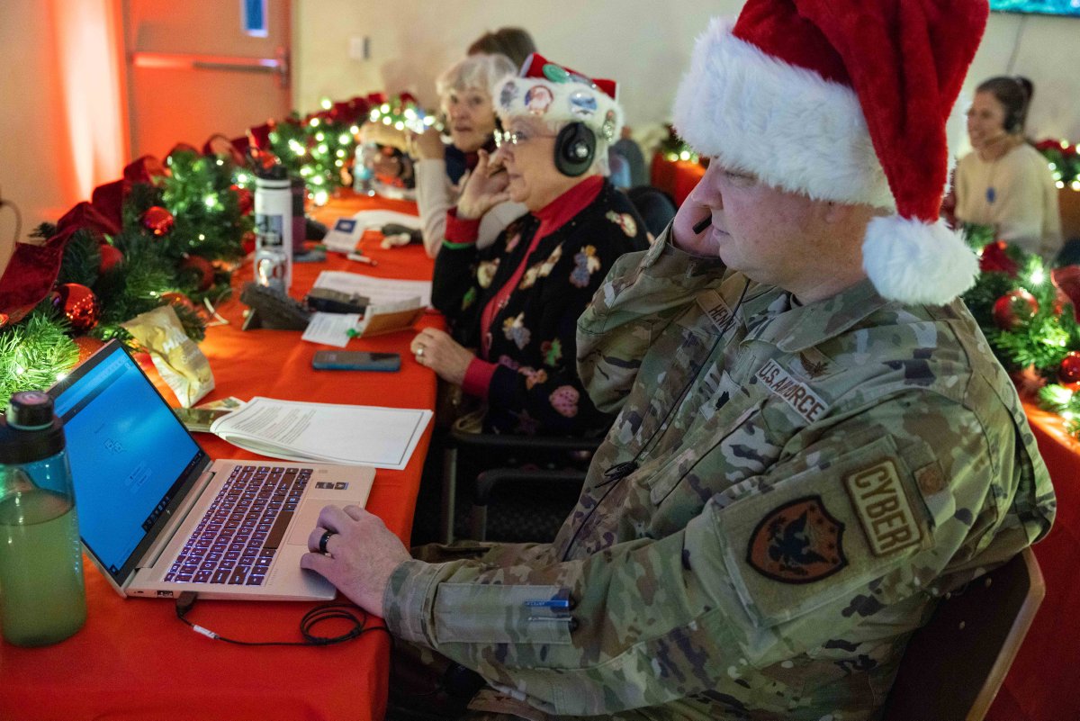 NORAD Tracks Santa (@noradsanta) on Twitter photo You may have noticed some volunteers using a laptop to answer calls. This year, <a href="/awscloud/">Amazon Web Services</a> contributed the technology to answer YOUR questions in yet another way! #NORADTracksSanta You may have noticed some volunteers using a laptop to answer calls. This year, <a href="/awscloud/">Amazon Web Services</a> contributed the technology to answer YOUR questions in yet another way! #NORADTracksSanta