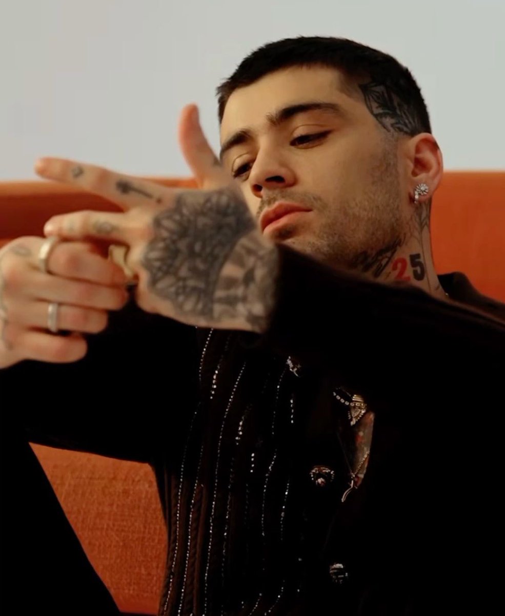 ZJMCRAVE's tweet photo. zayn malik. https://t.co/TQozHkEKjP