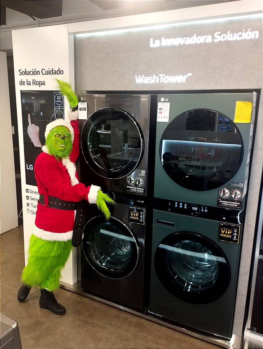 ActivitatPanama's tweet photo. Visita del Grinch para las oficinas de LG @lg_storepanama 🎄

#Grinch #Activitat #ActivitatPanama https://t.co/ddpKtEddEt