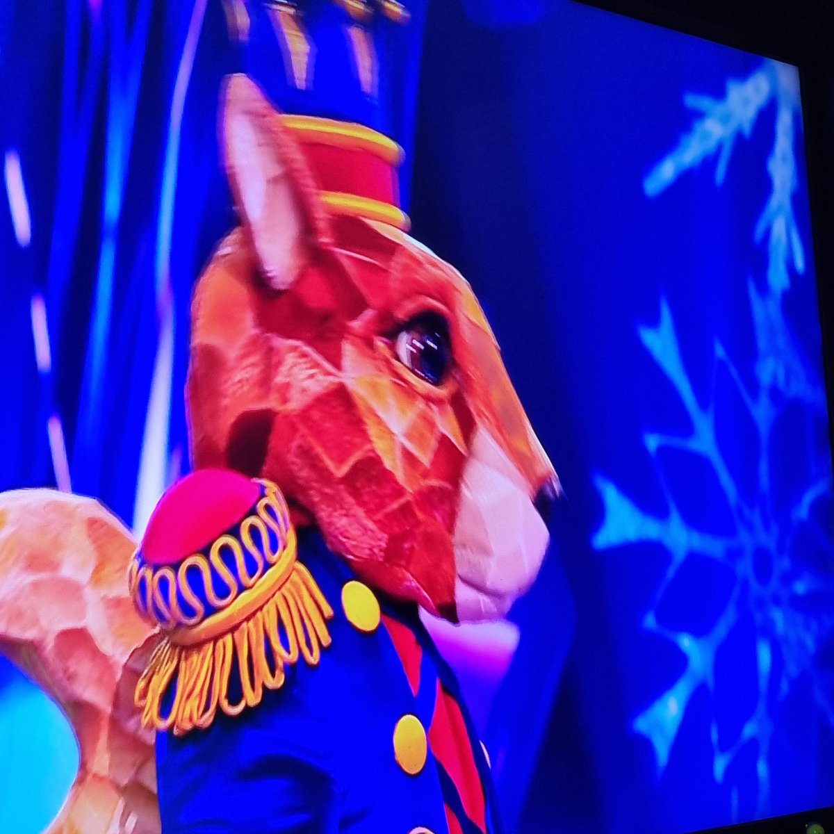 The voice is 100% <a href="/TheHollyJohnson/">Holly Johnson</a>  😍
#Nutcracker #maskedsingeruk