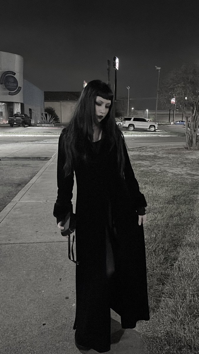 Went to see Nosferatu yesterday 
10/10 🖤⚰️