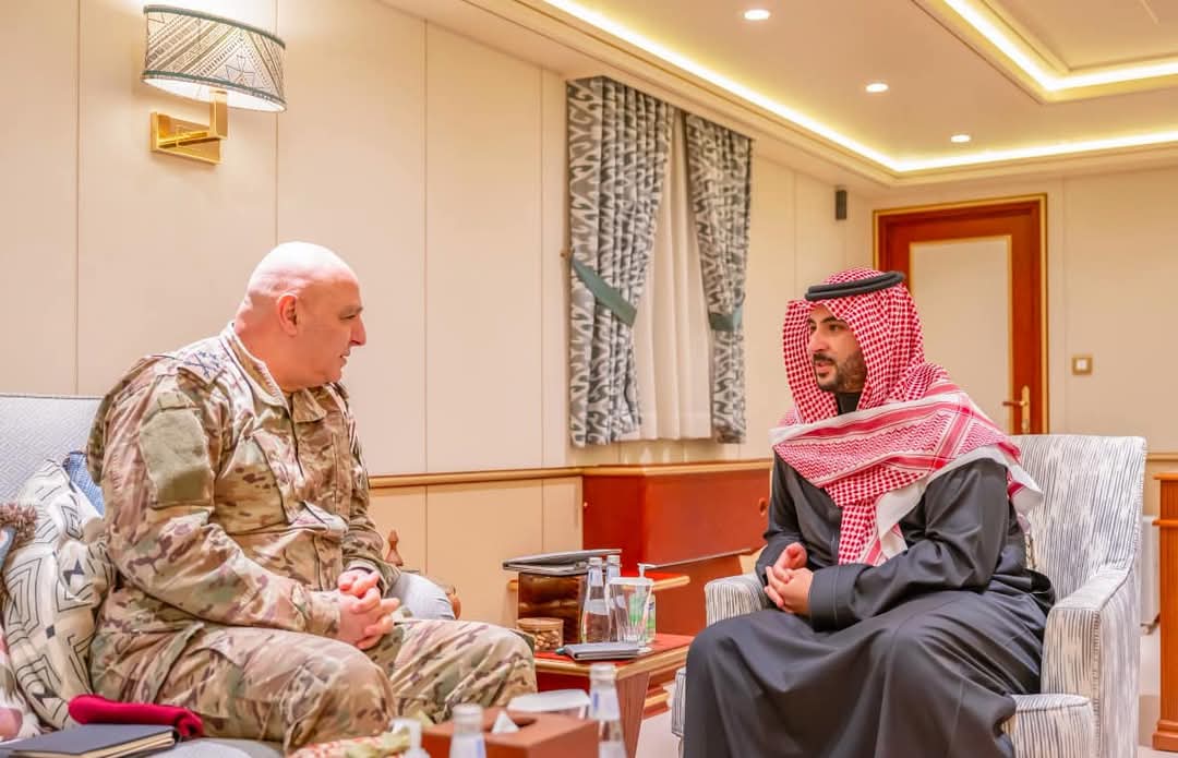 وزير الدفاع السعودي خالد بن سلمان يستقبل قائد الجيش جوزاف عون حيث جرى استعراض العلاقات الثنائية بين السعودية ولبنان في المجال العسكري والدفاعي