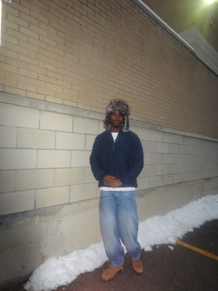 What’s good my people?! Y’all wanna check out my music, it’s pretty cool! 
linktr.ee/iceyeleyi