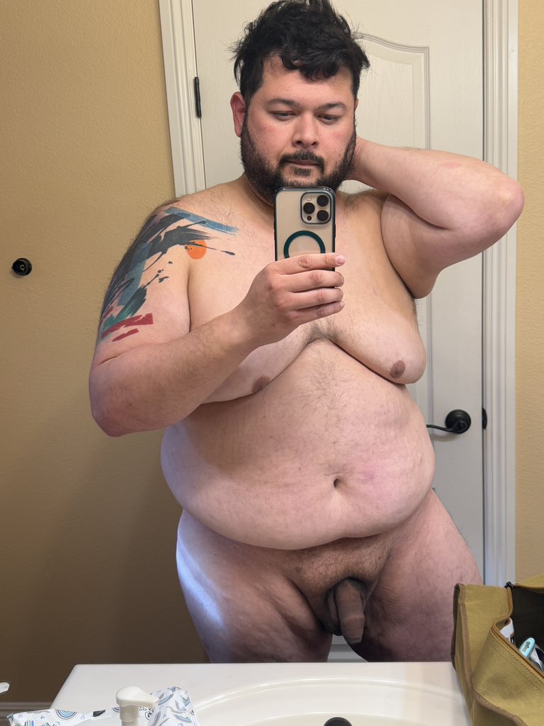 Happy holidays, cuties. 

#gaybear #chub4chaser #chaser4chub #gaychub #bearchaser #chubchaser #chubbychaser