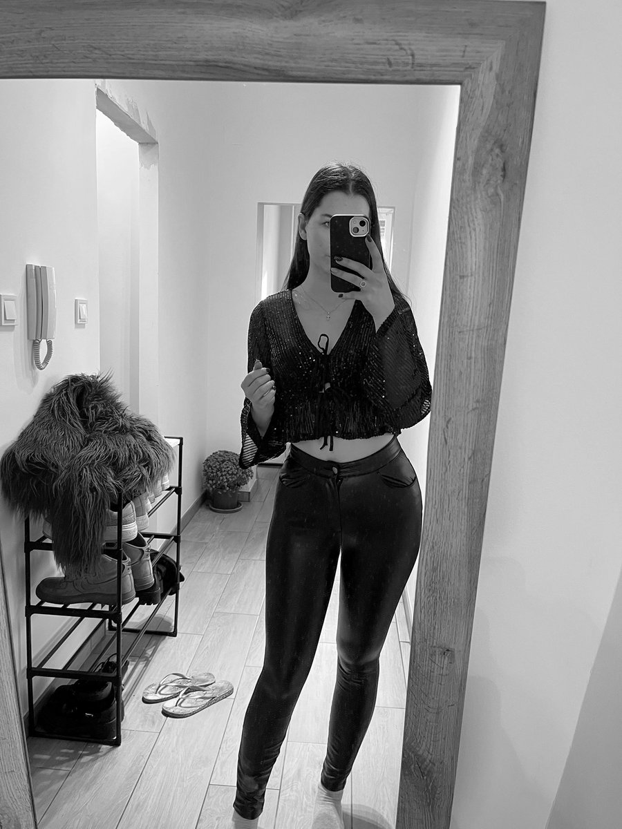 adrianababyke's tweet photo. https://t.co/i4vHISdRnO
Az első 5 tartalomvásárlóm 3 hónap korlátlan hozzáférést kap a tartalmaimhoz onlyfans-en. 
Boldog Karácsonyt💗🎄 https://t.co/1lDKBznV1U