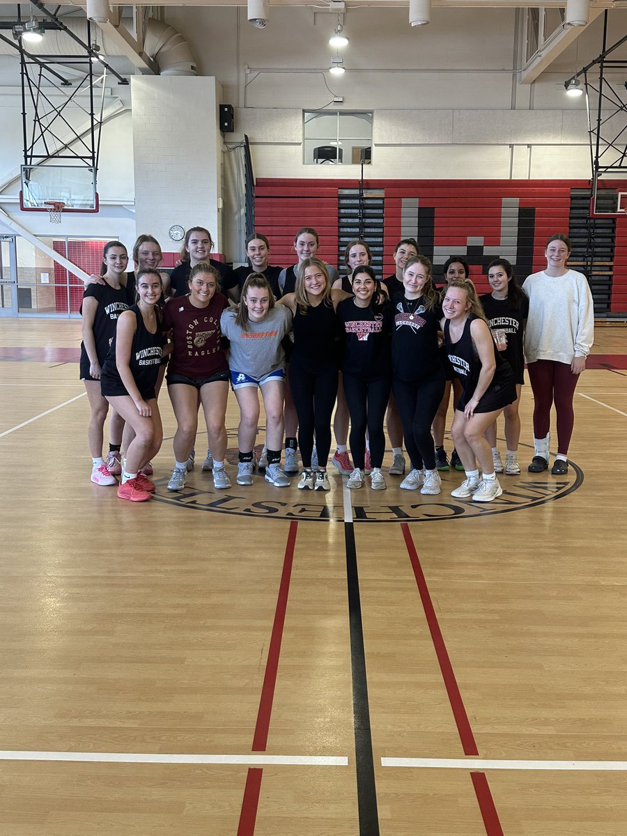 Thankful for the class of ‘24 for stopping by practice today and jumping in with our team! We love when our alumni come back!