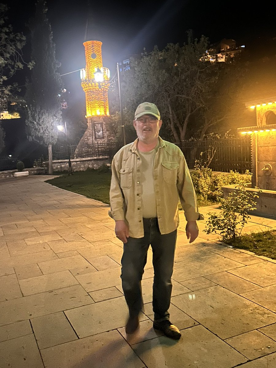 “Yolcu yolun da gerek.”Cumamız mübarek olsun.