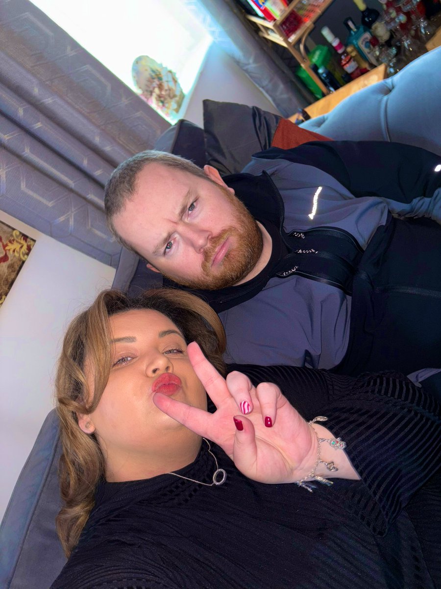 LilyPovey1's tweet image. Never a normal photo with us😂✌🏻🎄