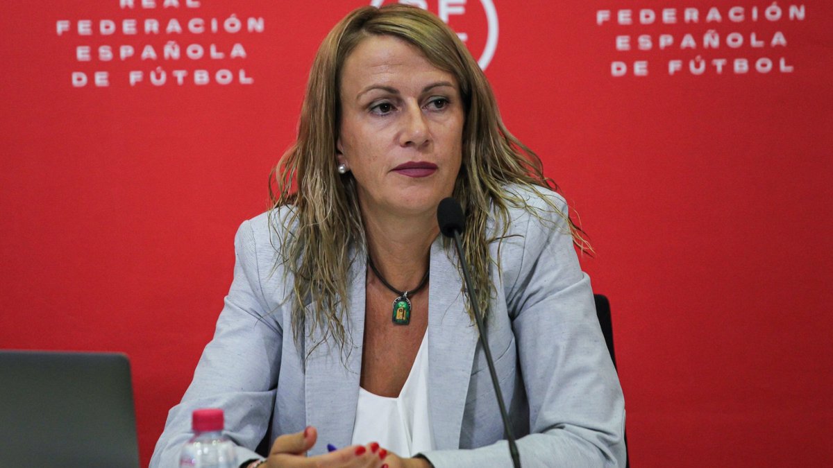 FonsiLoaiza's tweet photo. El corrupto Rafael Louzán es el presidente la RFEF. Fue capo de la mafia del PP en Galicia, cuya caja b financiaba Florentino Pérez. Se ha declarado madridista y ha puesto en su junta directiva a Yolanda Parga, mujer de Megía Dávila, exábitro y delegado del Real Madrid. https://t.co/oJkelD6zrV