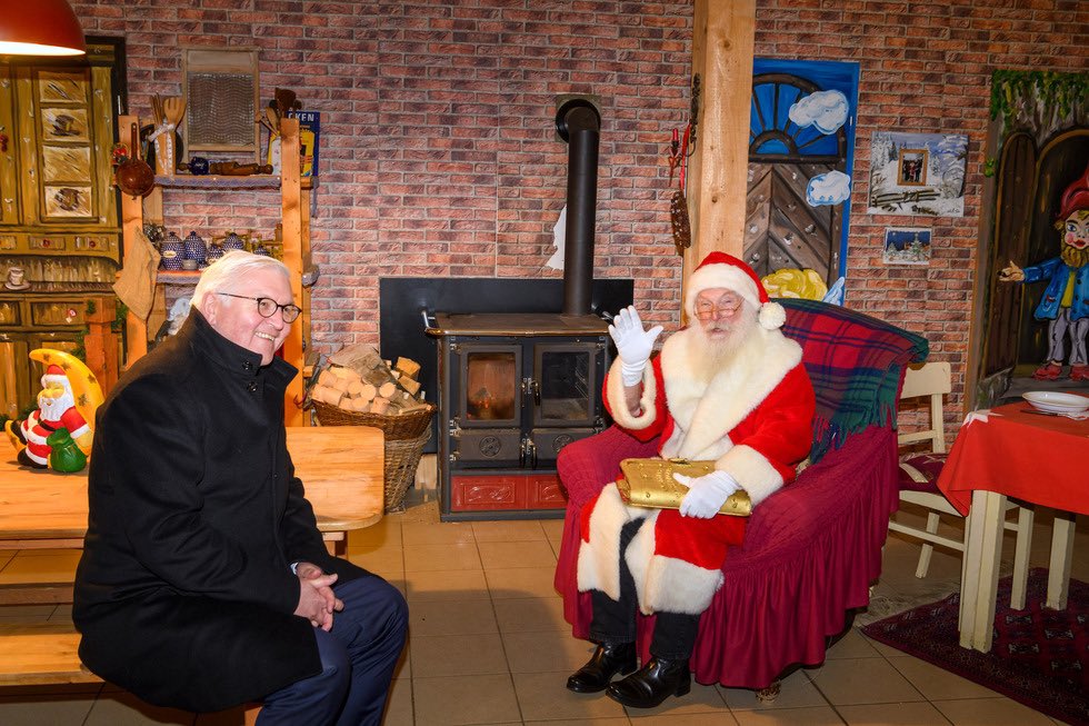 Dieses Jahr hatte ich viele wünsche zu Weihnachten. Unter anderem, dass mehr Geflüchtete bei uns ankommen.
Ich habe mir auch gewünscht, dass Deutschland mehr Waffen in die Ukraine liefert und die deutsche Wirtschaft weiter schrumpft, damit wir unsere Klimaziele einhalten.