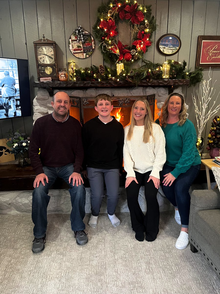 Merry Christmas from my family to yours 🎁🎄