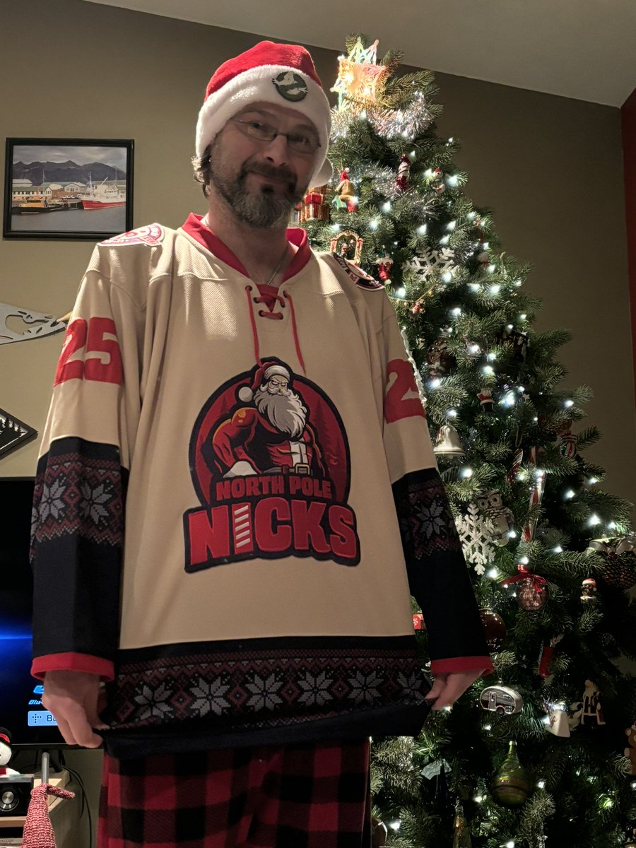 JeremyJeffrey38's tweet photo. @GeekyJerseys , Merry Christmas!! Love the North Pole Nicks 🎅🎄 https://t.co/TlbcZ8ocet