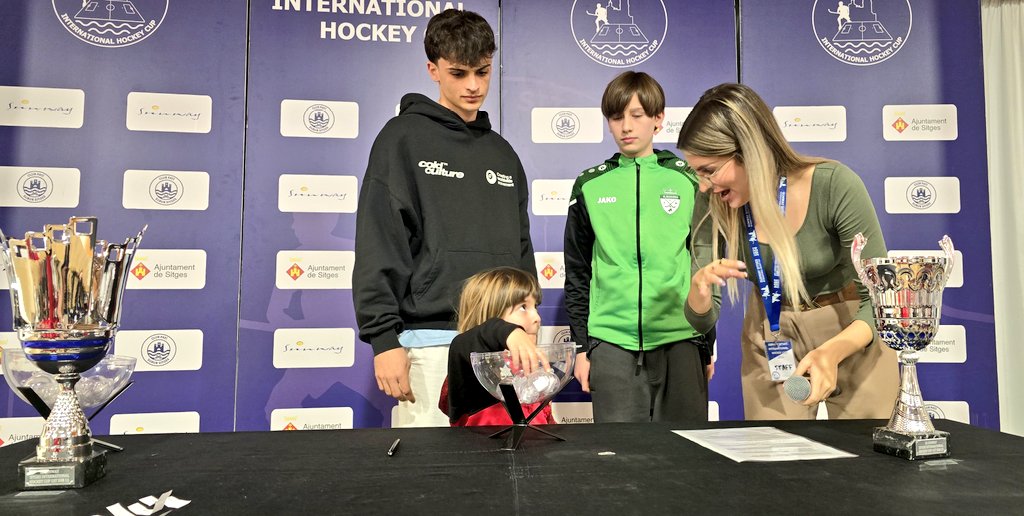 SunwayHockeyCup's tweet photo. La Sunway Sitges International Hockey Cup 2024 ja està en marxa!  Acabem de fer el sorteig de grups i demà es presentaran els equips a les 9:30 h. al Pavelló de Pins Vens. Comencen 4 dies plens d'hoquei patins infantil, amb competició però també amb molta germanor i diversió! https://t.co/aP5Fg5GF0e