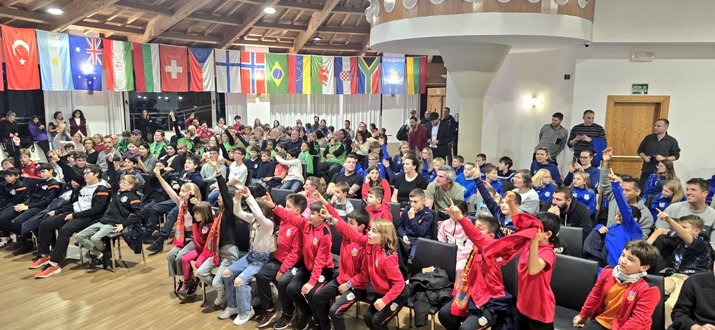 SunwayHockeyCup's tweet photo. La Sunway Sitges International Hockey Cup 2024 ja està en marxa!  Acabem de fer el sorteig de grups i demà es presentaran els equips a les 9:30 h. al Pavelló de Pins Vens. Comencen 4 dies plens d'hoquei patins infantil, amb competició però també amb molta germanor i diversió! https://t.co/aP5Fg5GF0e