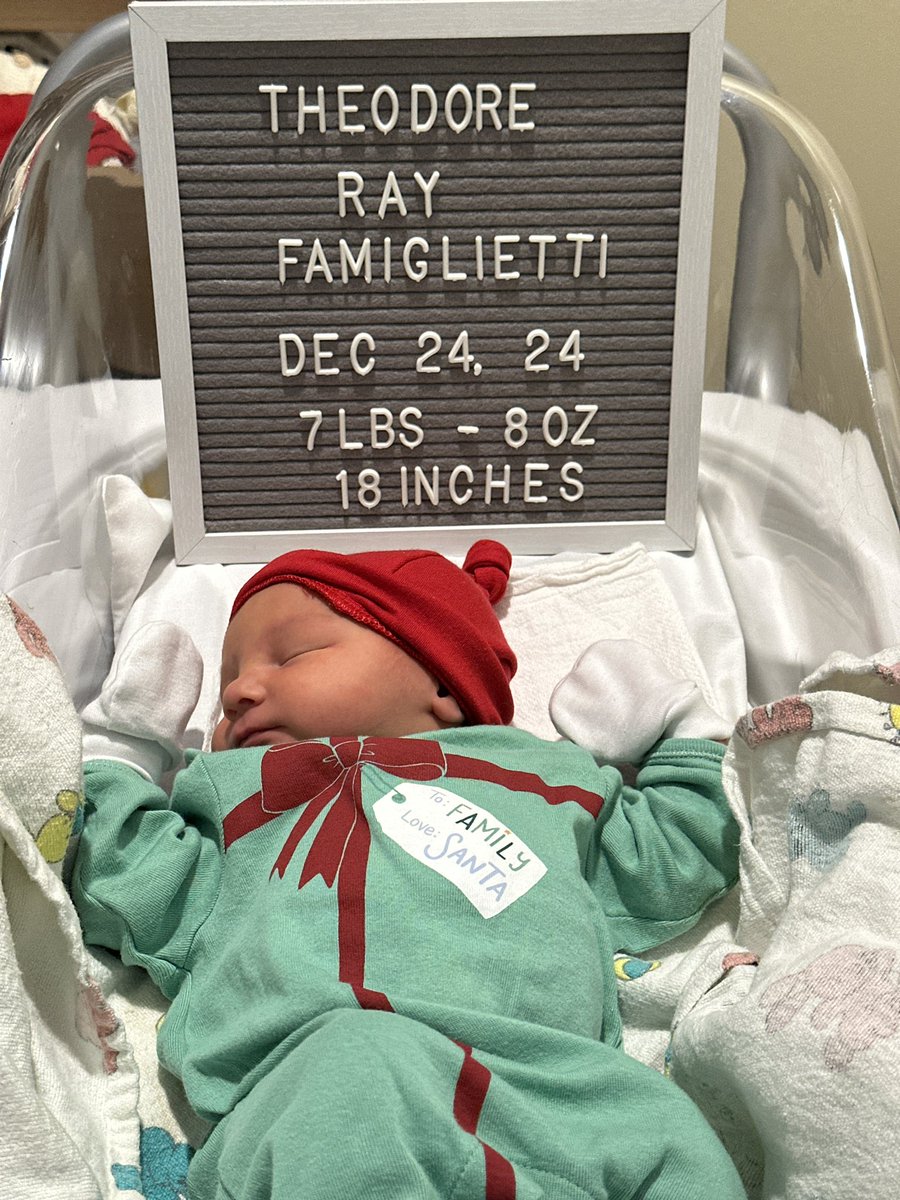 CoachFam's tweet image. Christmas came early this year with the greatest present of our lives, a huge commitment out of the class of 2042!
Meet the big time addition to our family:
Teddy Famiglietti 🧸 #HappyBirthday #MerryChristmas @kate_fam17