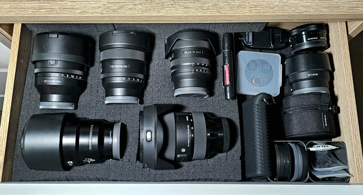 Nicktacula's tweet image. 😩👌
Something so satisfying of having shaped foam for your gear.
#cameragear #organizedtech