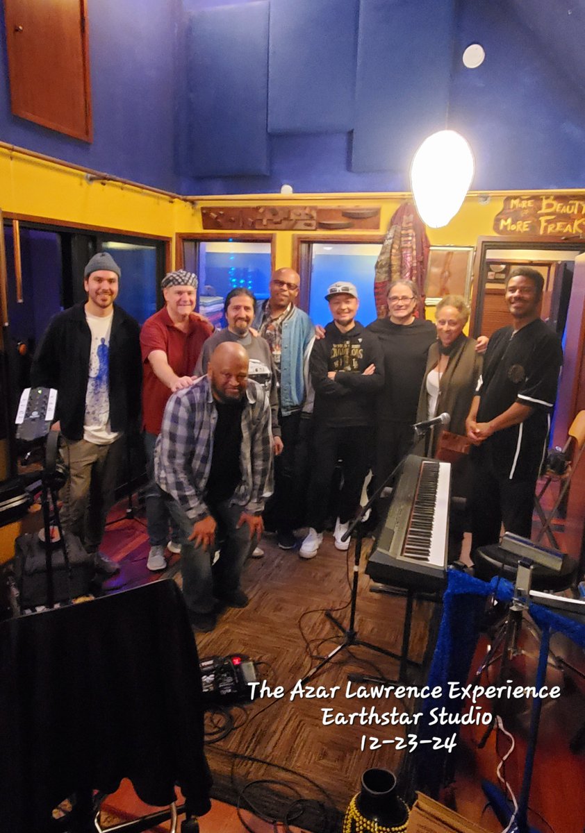 AzarJazz's tweet photo. Grateful to be back in the studio making a new record for yall!!! #itsgoingtobehot #TheAzarLawrenceExperience
Front Row: #azarlawrence
Back Row: Ken (asst eng), #brianswartz #yayomorales, #GeraldBrown #Takamori #adammoseley (engineer) #LynneFiddmont #RobertTurner https://t.co/9ljwPzJM7C