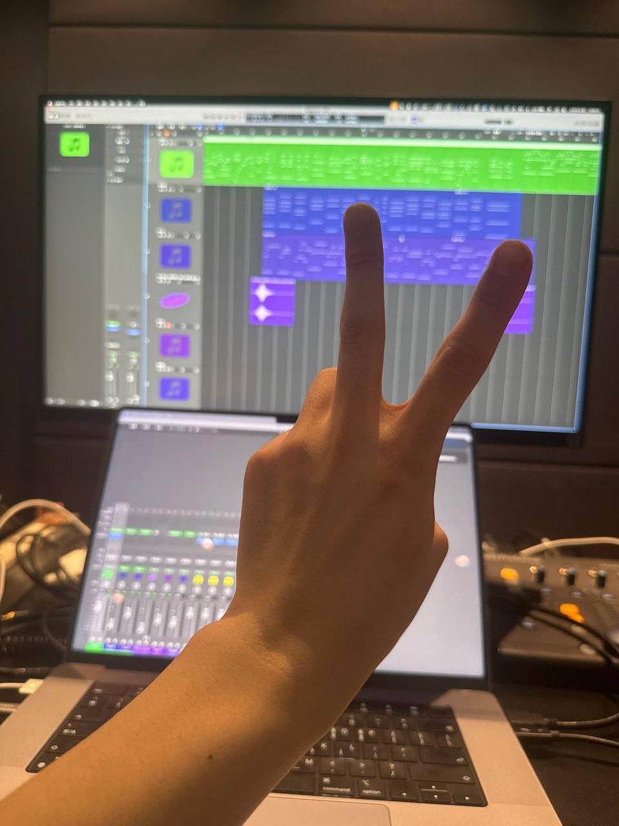 ✎ (slow) tweet media