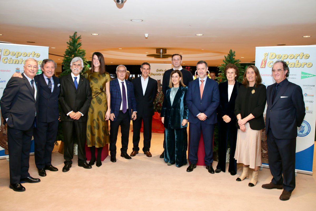 🏆 <a href="/mjburuaga/">M.J Sáenz de Buruaga</a> entrega el Premio ‘Juan Manuel Gozalo’ de la Gala del Deporte al exjugador de baloncesto José Luis Llorente

✅ La presidenta participa en este evento organizado por la prensa deportiva y felicita los éxitos del deporte cántabro en 2024

ℹ️➡️ bit.ly/3Phzi4Q