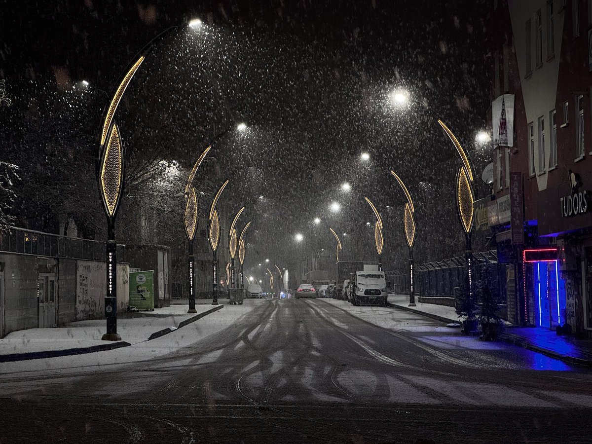 Şimdi nerdesin nasılsın kim bilir?
Yine güzel misin bıraktığım gibi?

#Muş