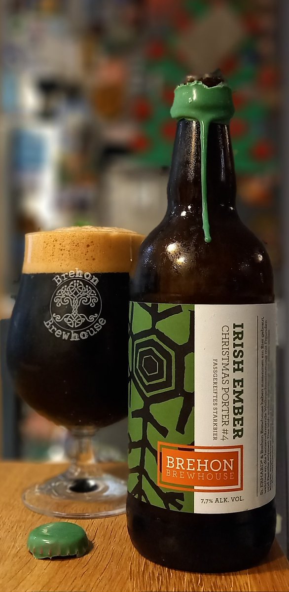 Shout out to <a href="/brehonblonde/">Brehon Brewhouse</a> for Irish Ember:

- delicious Porter
- classy label
- lovely shade of green

But most importantly just the right amount of wax to do the job without me losing a finger in the removal!