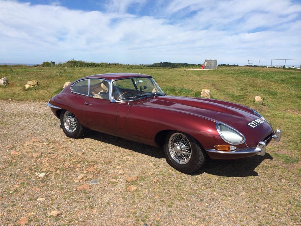 PRGraphicsJY's tweet image. Bespoke embroidered Christmas gift, digitized from a photo