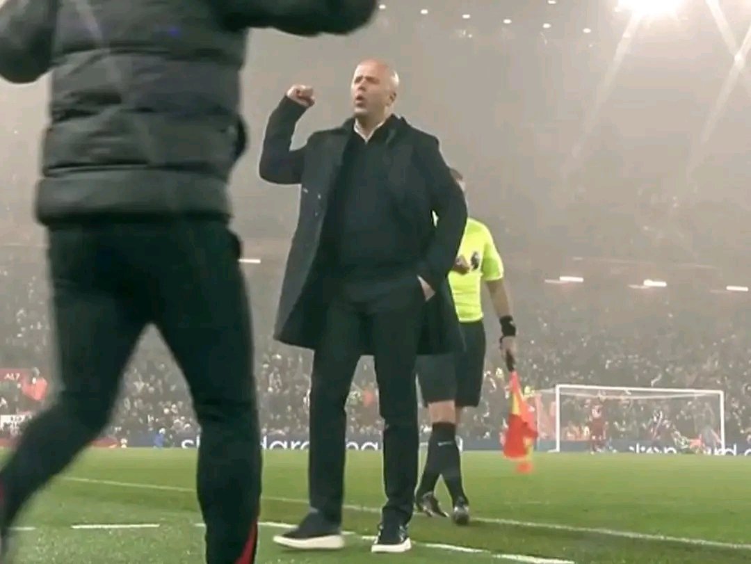 ALegandary's tweet photo. When Mo scores, Arne Slot is happy.  😮‍💨☄️ https://t.co/Iiq1CDpNKv