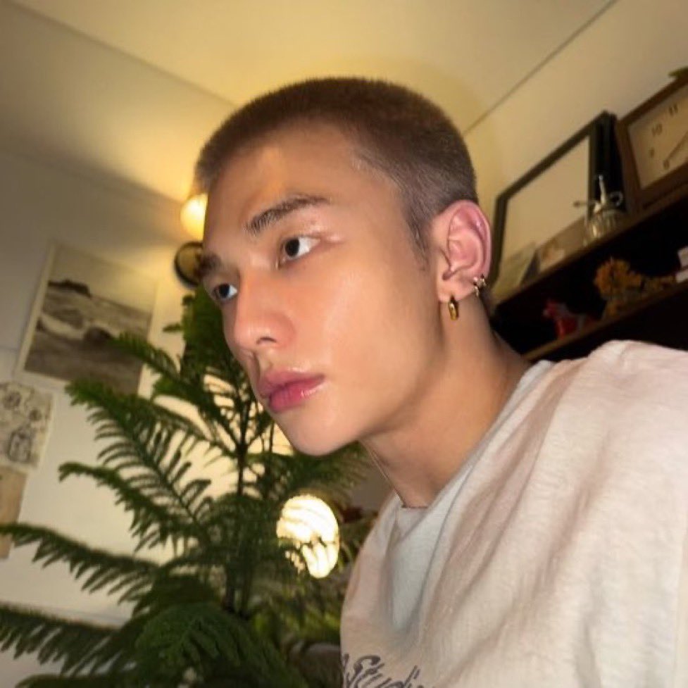 idkmho's tweet image. i wanna lick you from your head to your toes