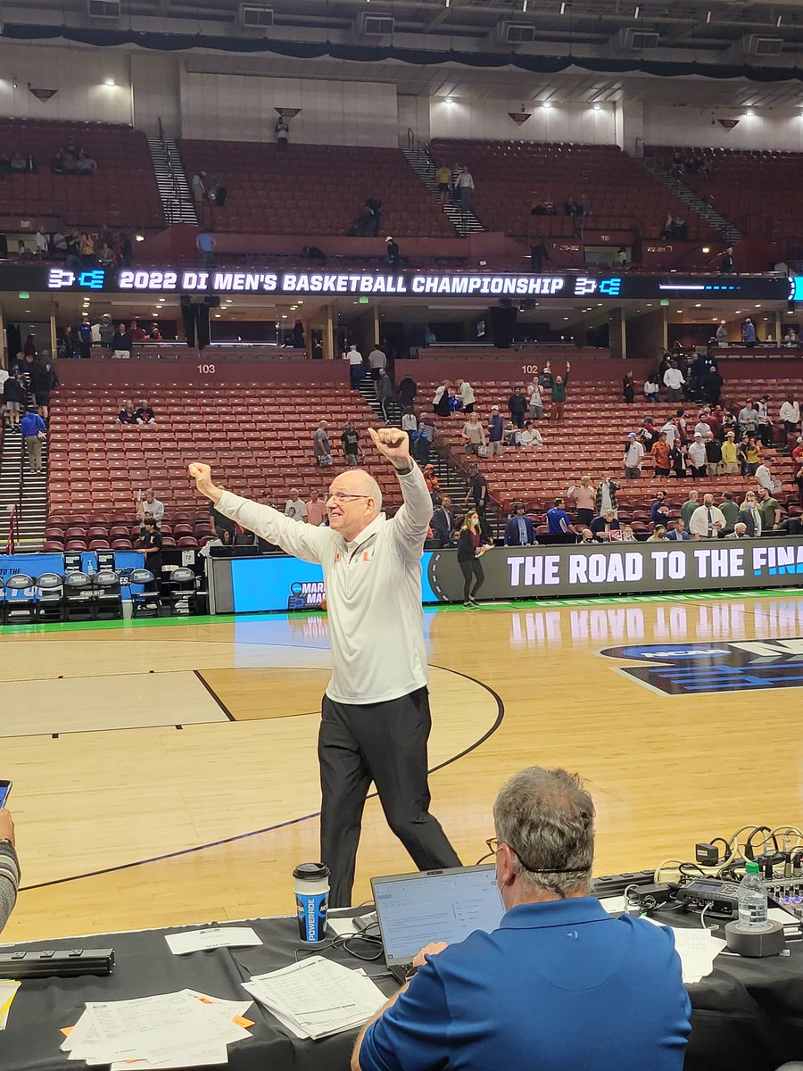 r2v2_'s tweet photo. To the coach that made every fan and supporter feel like we were always part of the team,

THANK YOU! 

Legendary does not even begin to describe the impact @CanesCoachL had on the University of Miami during his entire tenure. #GoCanes https://t.co/l72hQwmByF