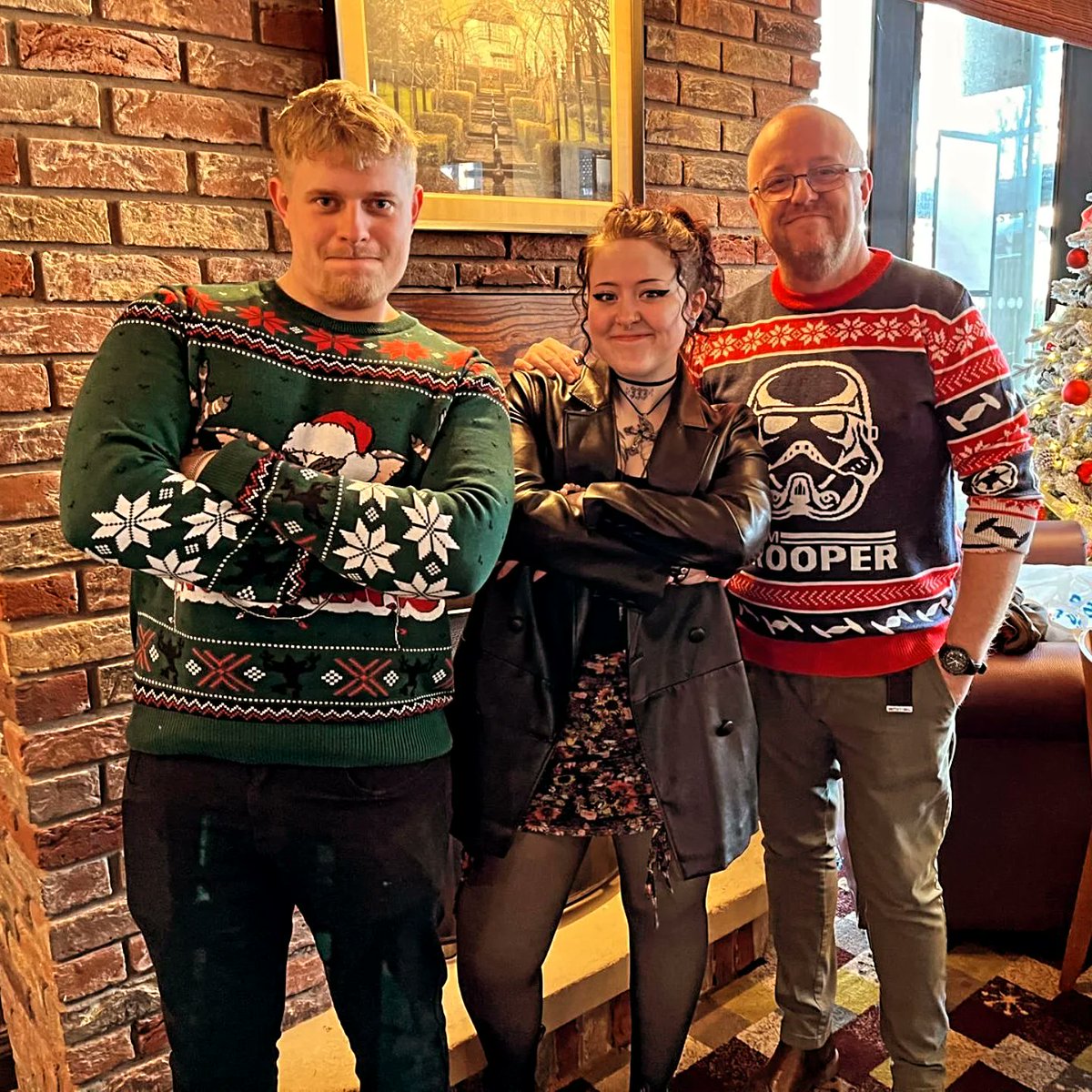 WayneUKwriting's tweet image. That's me on the right, with my daughter Amber, and my son Daniel. If you have read my book, Amber and Daniel are loosely based on these little boogers!  I hope you're all having a lovely Christmas 🎄🎁🎅🏻 
#themarsmigration #maincharacters #books #merrychristmas #happyholidays