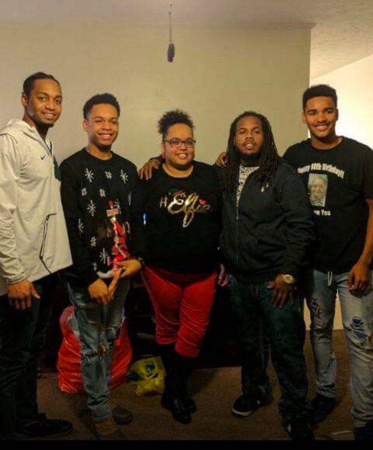 4BoysStrong70's tweet image. Christmas will never be the same without the one you love 💔💔

#LLBONE 🕊️🕊️