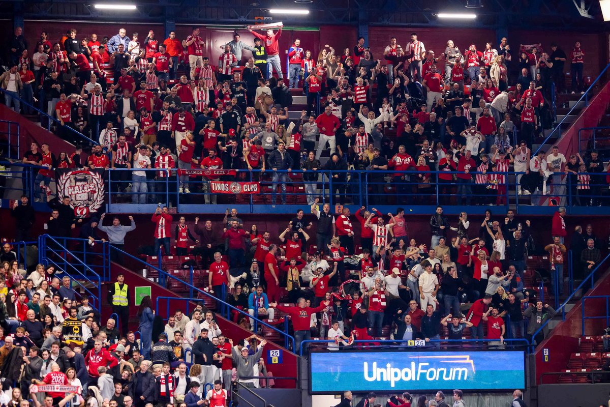 Olympiacos_BC's tweet photo. Together We Fight! ❤️🤍

Huge thanks to our fans for the nonstop support! 🙌🏽

 #EA7OLY #OlympiacosBC #WeAreOlympiacos #TogetherWeFight https://t.co/9Th3bSIrjT