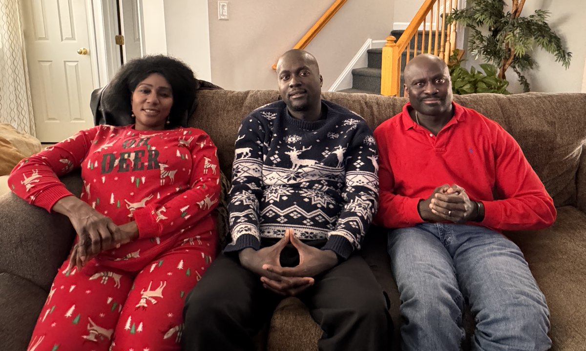 BurtBronx's tweet image. My mom, brother, and I together during the Christmas holidays. 

#Fishtanklife #fishtanklive #fishtankseason3 #fishtankdotlive