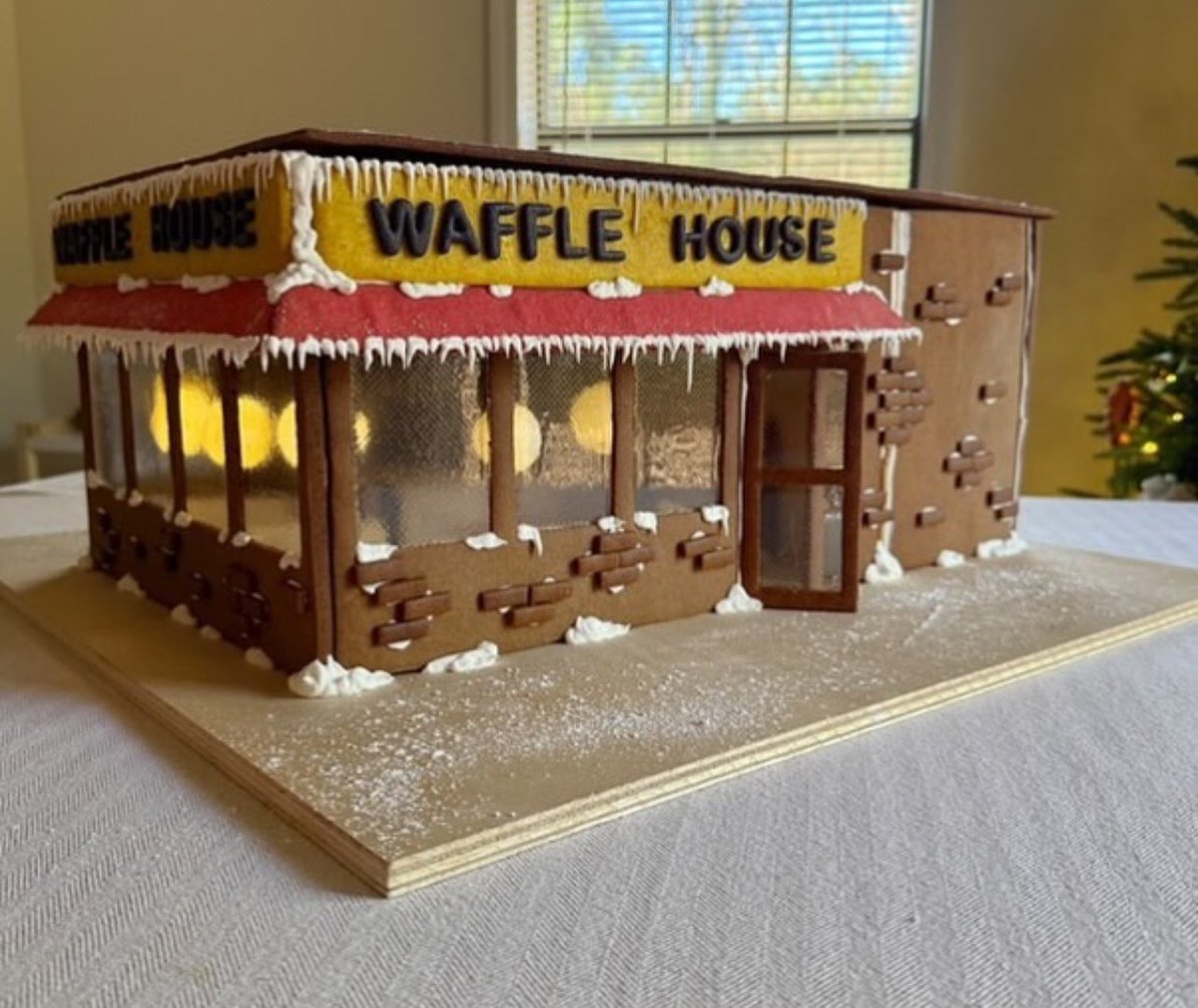 ATL_SCOOP's tweet image. And the best gingerbread house award goes to…
