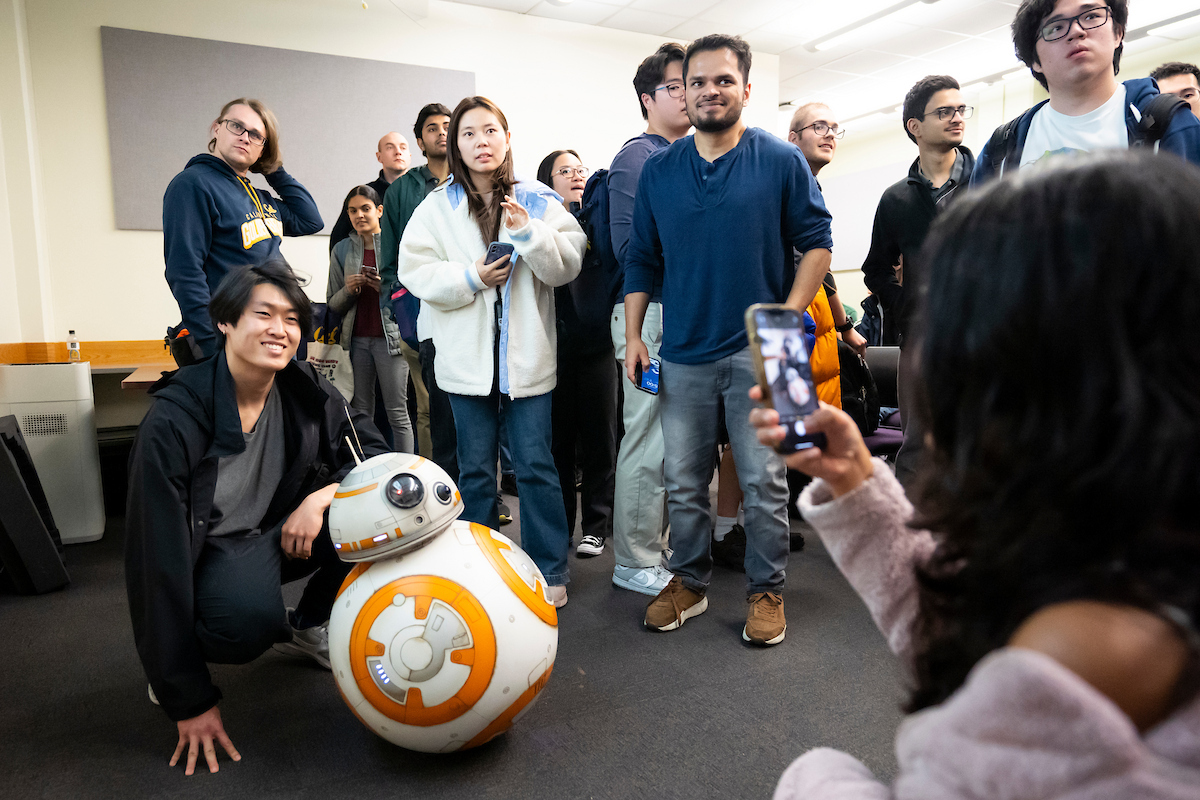 Berkeley Engineering’s 2024 in review: Most ready to roll

As BB-8, the spherical robot of Star Wars fame, rolls across surfaces, it’s exhibiting holonomy. That phenomenon was the subject of a study by Berkeley researchers.

Revisit the story: bit.ly/42GhvdC