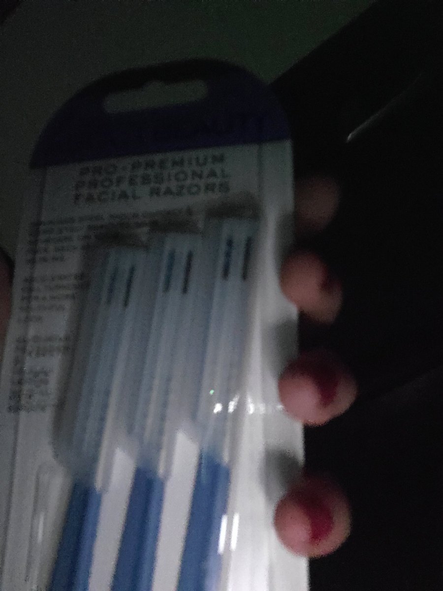 UselessDummy_sh's tweet photo. Guess who's gonna have a sesh in a bit with NEW blades?? ❤️❤️🤤🤤 https://t.co/fjtiNjjJe9