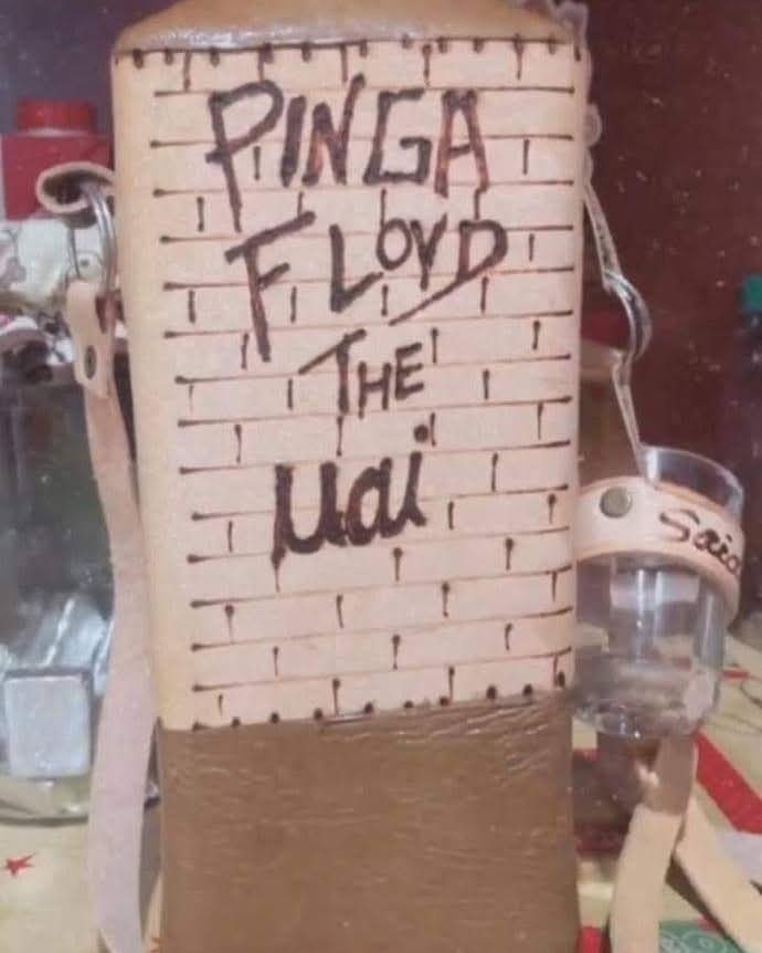 CFloydstock's tweet photo. Humorizando...
Lá nas Minas Gerais.
#humor #pinkfloyd #thewall #theuai #pingafloyd #rock #progrock #music #rockandroll #classicrock #confrariafloydstock #musica #mg #minasgerais https://t.co/HYy26wwXsC