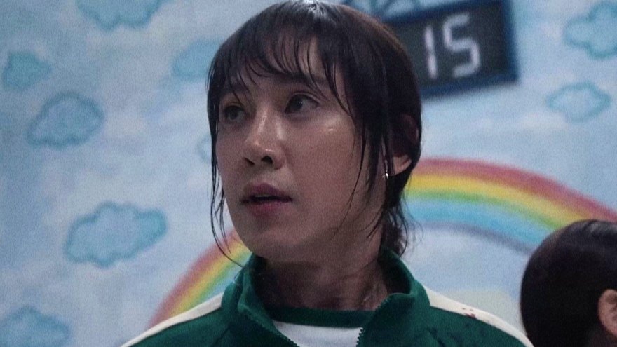 esterscline's tweet image. essa cena aqui foi PERFEITA! amo uma equipe formada por uma trans, uma idosa e uma maluca que fala sozinha #round6