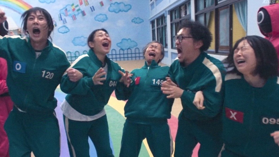 esterscline's tweet image. essa cena aqui foi PERFEITA! amo uma equipe formada por uma trans, uma idosa e uma maluca que fala sozinha #round6